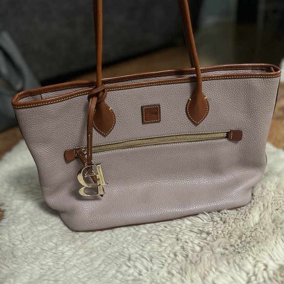 Stunning Dooney & Bourke Patent Pebbled Leather Large Tote